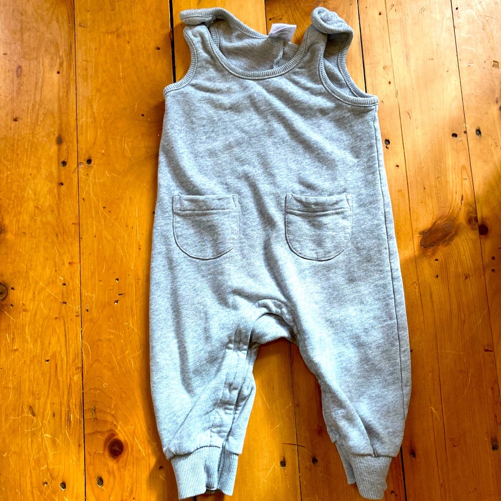 Hanna Anderson romper overalls/ jumpsuit, size 12-18 mo in heather gray